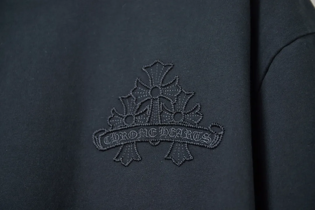 🅿️200 Ch*ome Hearte 25SS early spring new style embroidered heart cross short sleeves light luxury essential item for daily commuting for men and women correct version welcome to compare detailed features · 320g 100% pure cotton double yarn jersey fabric · Custom dyed in the same vat with special thickened 32 count double-ply 1X1 thread · Imported Tajima machine hollow embroidery embroidered CHRO heart pattern · Ready-to-wear general wash · Double-needle sewing and cross-seam technology · Original main mark, washed tag, brand moisture-proof paper packaging Color: black/white Size: S/M/L/XL